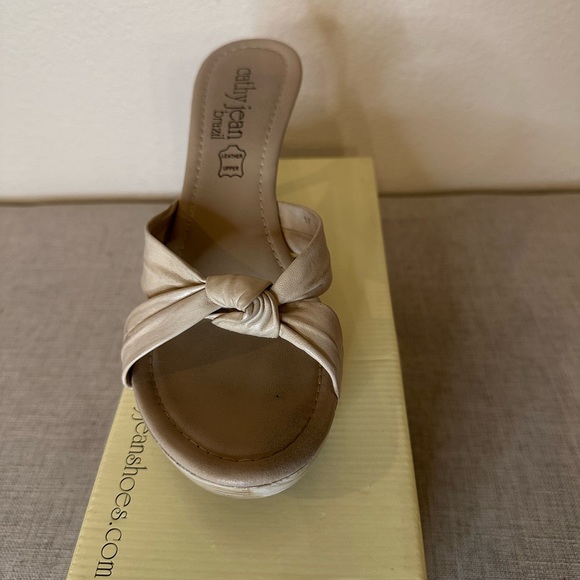 CATHY JEAN, Brazilian leather, bone colored heel, size 10, runs small 8,5/9 - Picture 5 of 5